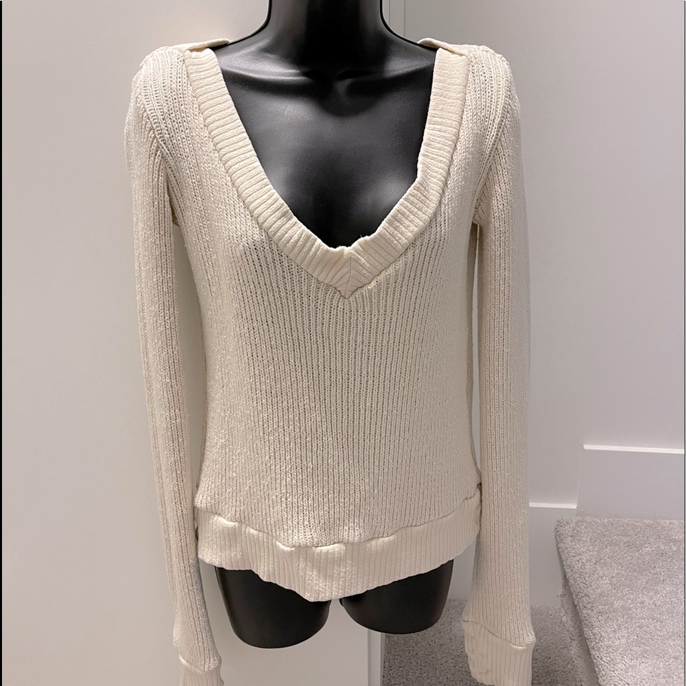 Women’s “Boyfriend Style” Super cozy Sweater, Size SMALL/MEDIUM